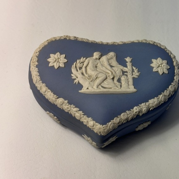 Wedgwood Other - Wedgwood Blue Jasperware Heart Trinket Box Asclepius Design 5.5"